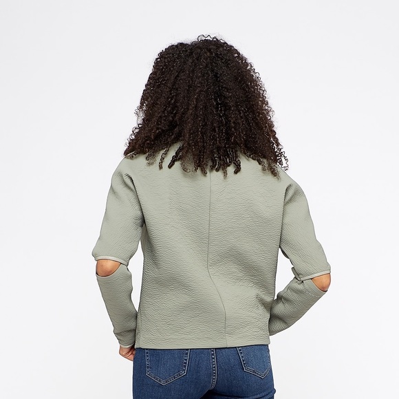 NWT Nike Women’s Sportswear Tech Pack Crew $120 - Picture 3 of 8